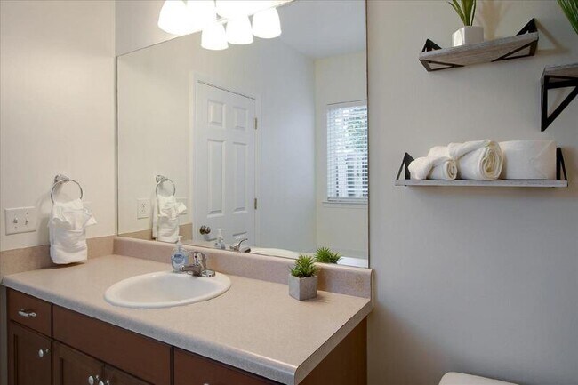 Building Photo - 11 Summer Lake Way