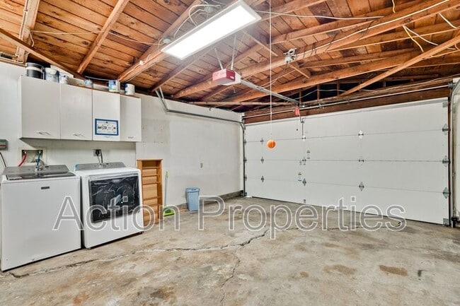 Building Photo - 1125 Burgoyne St