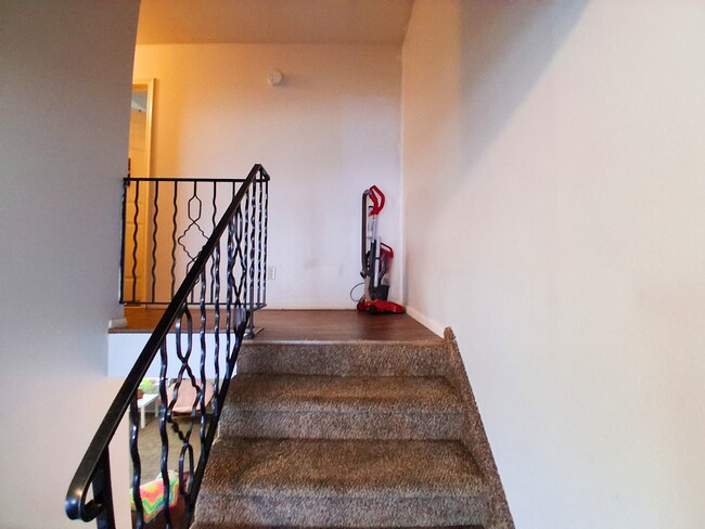 Building Photo - 1728 N 550 W