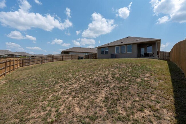 Building Photo - 381 Evergreen Sumac Lp