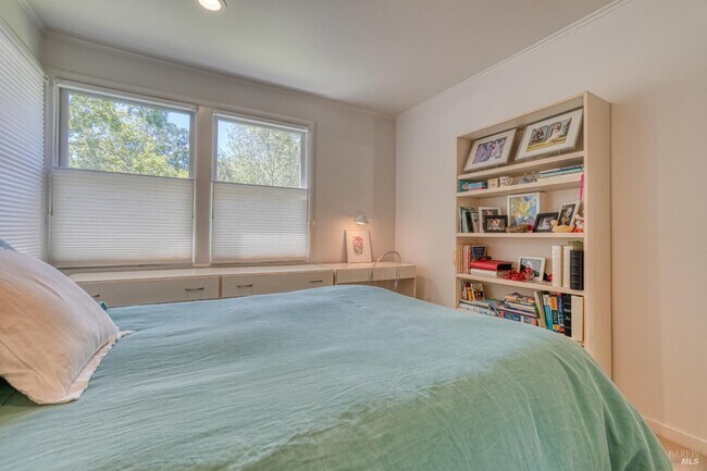 Building Photo - 1704 San Anselmo Ave