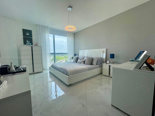 Building Photo - 140 S Dixie Hwy