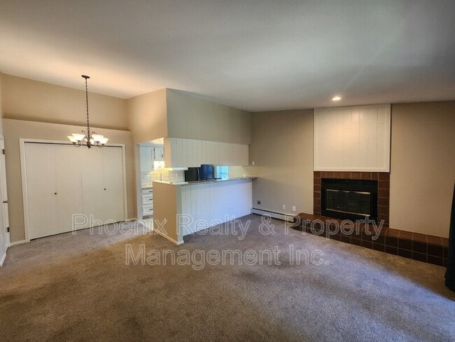 Building Photo - 2800 Kalmia Ave