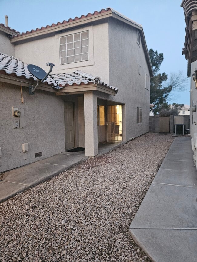 Building Photo - 6102 Hillside Bloom Ct