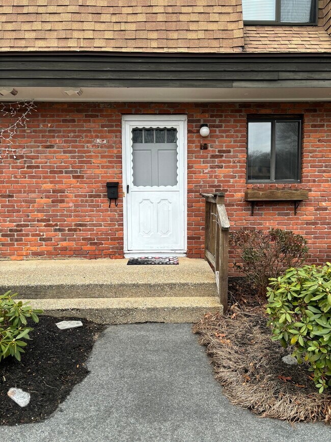 Building Photo - 11 King Arthur Dr