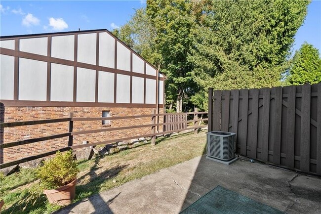 Building Photo - 238 Woodbridge Dr