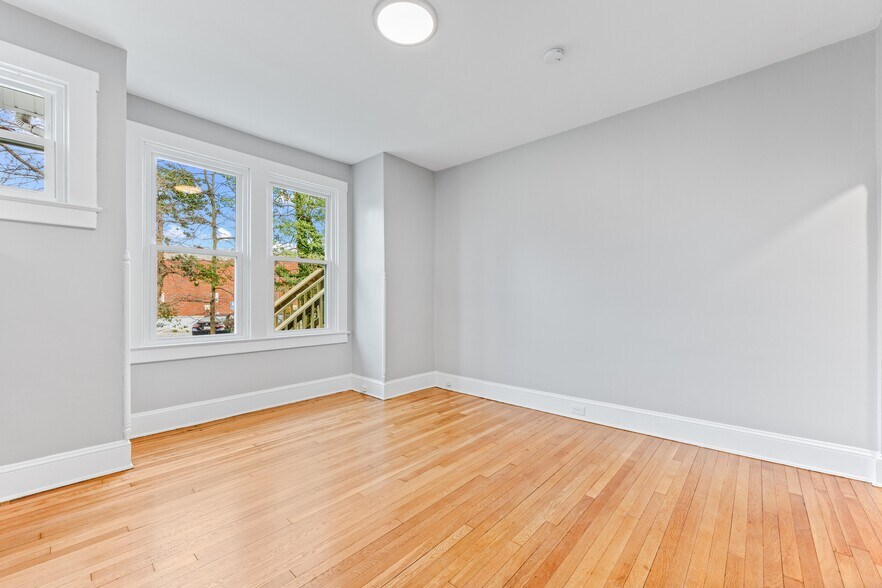 Building Photo - 2921 Glenmore Ave