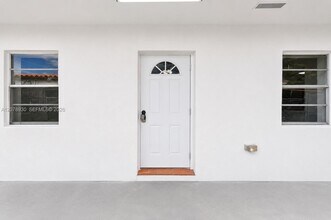 Building Photo - 402 NW 44th Ave