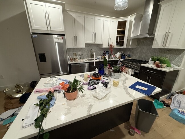 Building Photo - 946 Saratoga St