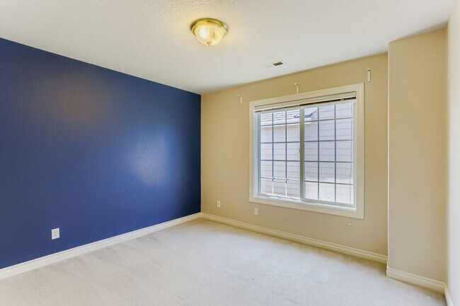 Building Photo - Spacious Bethany Home with Attached Garage, Fenced Yard, Washer/Dryer Included