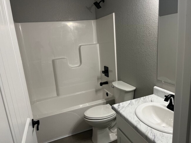 Building Photo - 1611 Poplar St