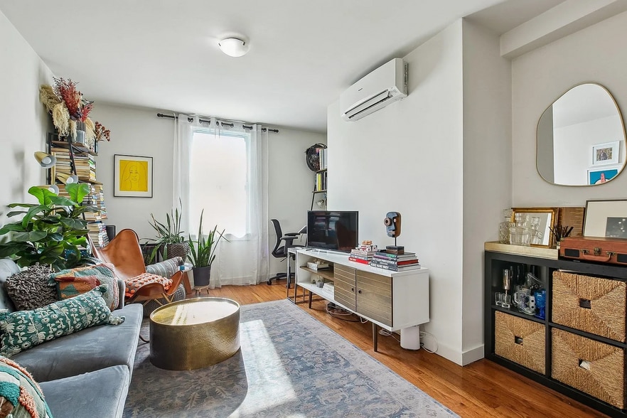 Building Photo - 324 4th St