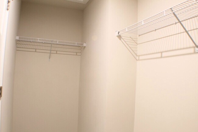 Building Photo - 109 S Peak Dr