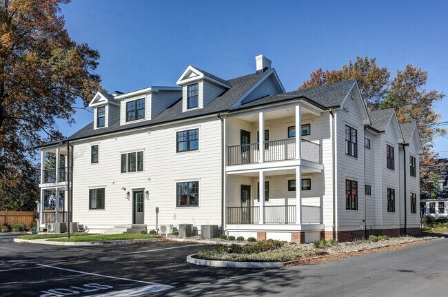 Building Photo - 20 E Redman Ave