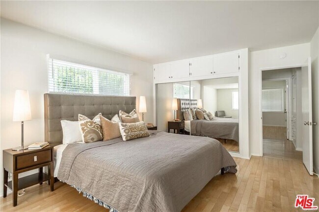 Building Photo - 3720 Ventura Canyon Ave