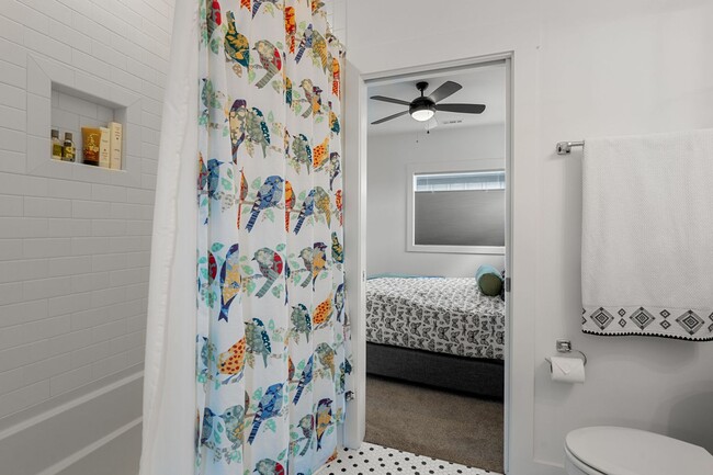 Building Photo - Stunning Rental In Charlotte Parkside