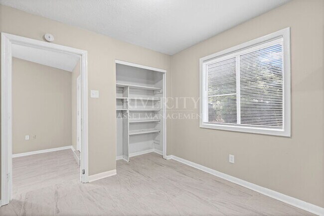 Building Photo - Beautiful 2 Story Home, Section 8 Welcomed !!!!!!