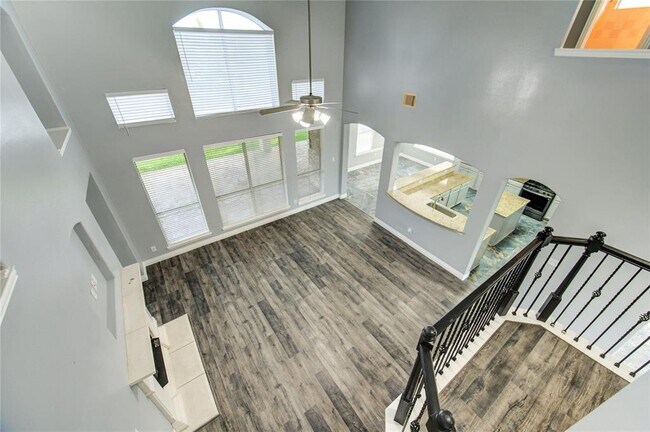 Building Photo - 5002 Laura Lee Ln