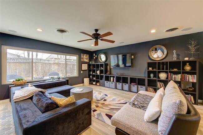 Building Photo - 3010 Conway St