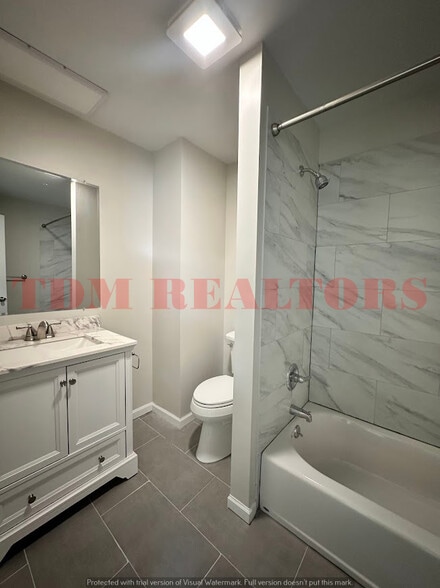 Building Photo - 302 E Clinton St