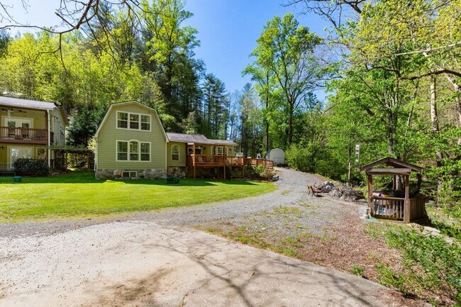 Building Photo - 9228 Big Laurel Rd