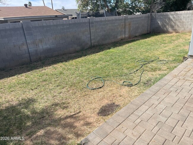 Building Photo - 3511 E Greenway Ln