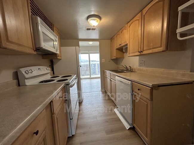 Building Photo - 2538 Sedgewick Pl