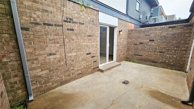 Building Photo - 2105 NW 118th Terrace