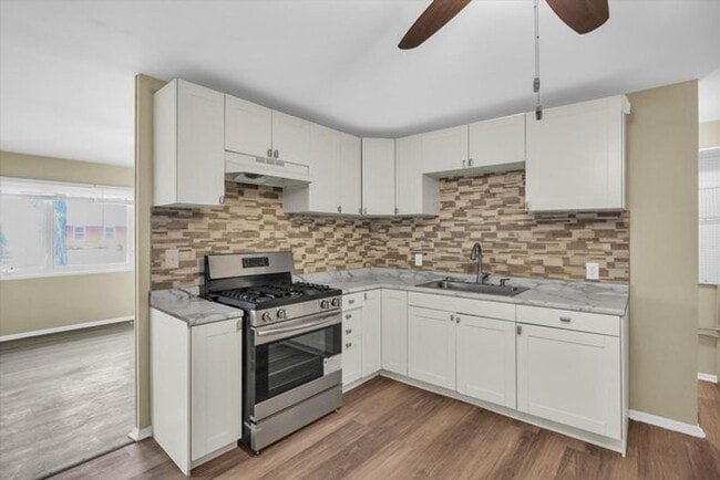 Building Photo - Updated & Spacious 4 Bedroom home in Urbana - Available Now