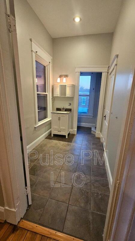 Building Photo - 1604 Greenup St