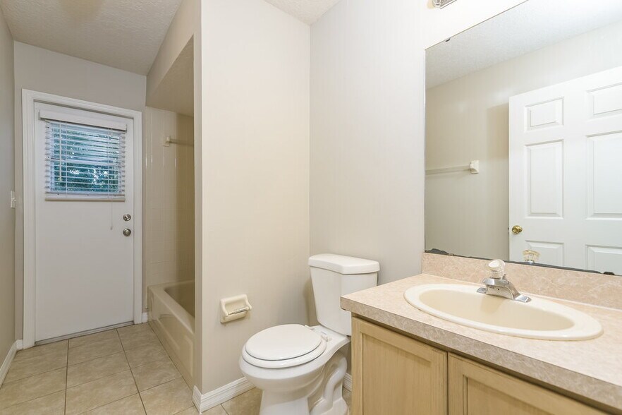 Building Photo - 745 Briargrove Ave