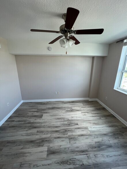 Building Photo - 350 N Federal Hwy