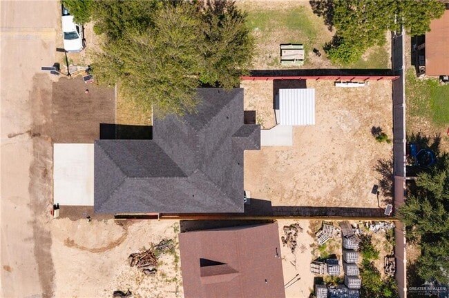 Building Photo - 832 N Kika De La Garza Blvd