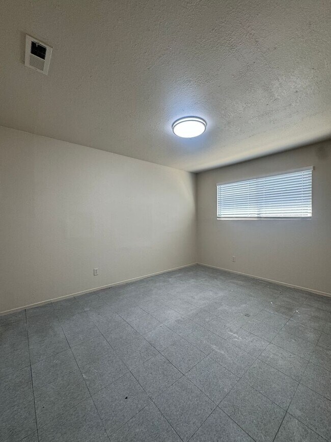 Building Photo - Bedlow Dr