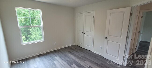 Building Photo - 133 Slate Dr
