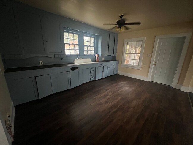 Building Photo - 405 Rice Ln
