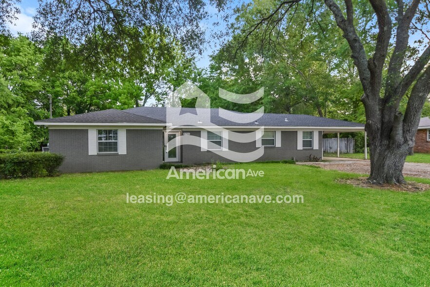 Building Photo - 2716 Colonial Dr