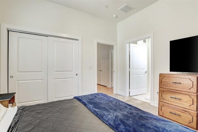 Building Photo - 2400 Louis Henna Blvd