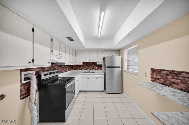 Building Photo - 4824 Lucaya Dr