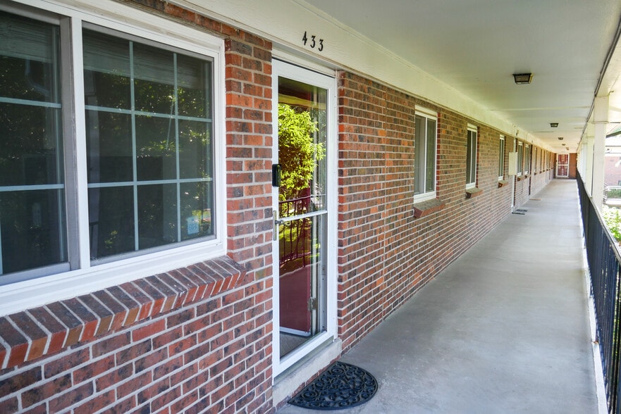 Entryway - 6800 E Tennessee Ave