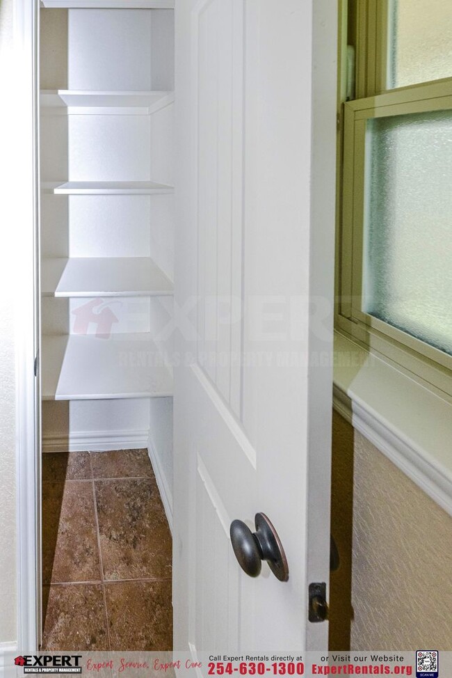 Building Photo - Spacious & Stylish 3-Bedroom Home for Rent...