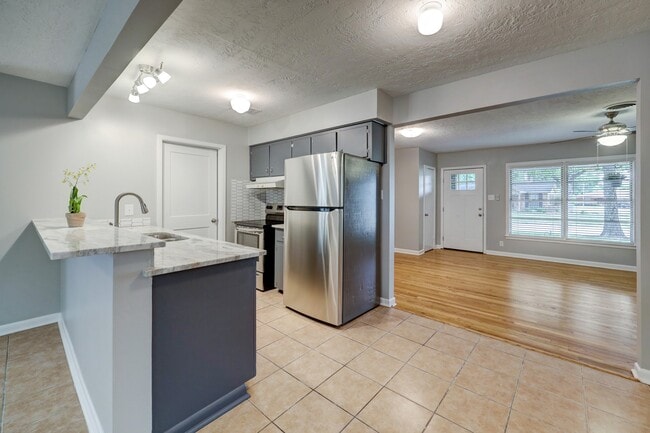Building Photo - 5013 Verdome Ln