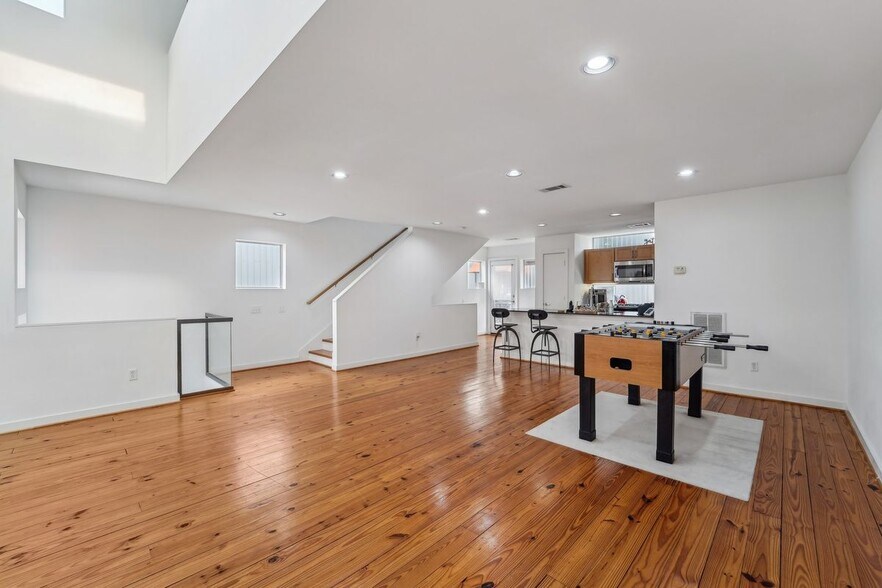 Building Photo - 6951 Ardmore St
