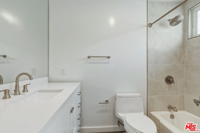 Building Photo - 1427 9th St