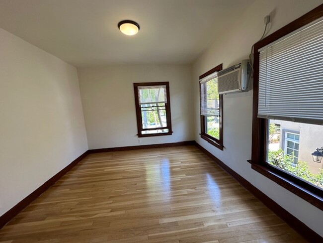 Building Photo - 1409 Lyndon St