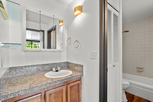 Building Photo - 9500 Rainier Ave S