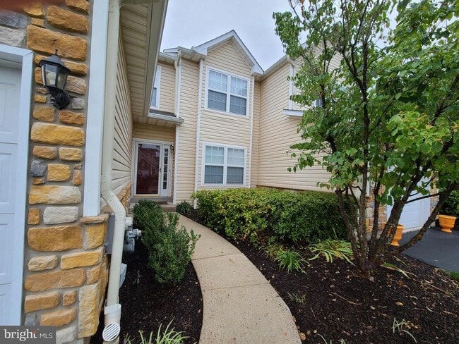 Building Photo - 121 Shoal Creek Dr
