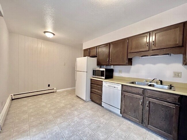 Building Photo - 6455 Yvonne Way