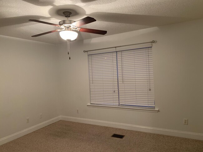 Building Photo - 120 Caswell Ct