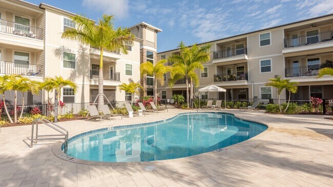 Building Photo - 3880 Palm Isle Pl